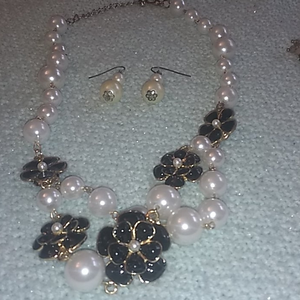 Pearl and black flower Neclace and 2 pairs of earr